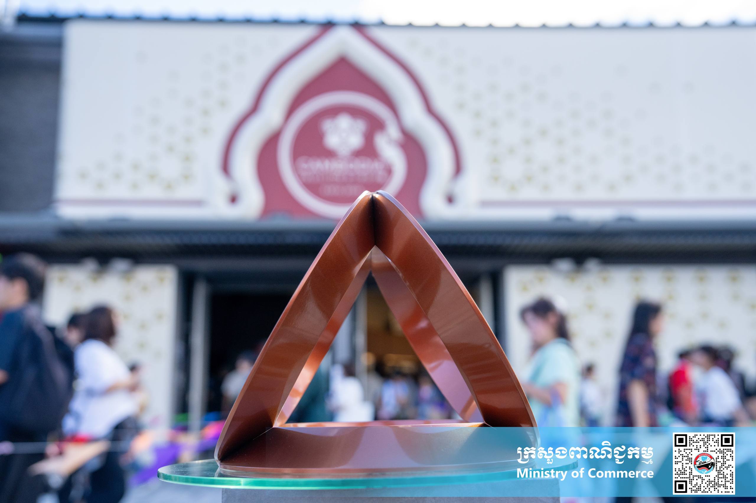 ពន្លាជាតិកម្ពុជា ទទួលបាន “ពានរង្វាន់សំរឹទ្ធ” លំដាប់ពិភពលោកផ្នែករចនាការតាំងបង្ហាញ នាព្រឹត្តិការណ៍ពិព័រណ៍ពិភពលោក ២០២៥ អូសាកា កាន់សៃ ប្រទេសជប៉ុន