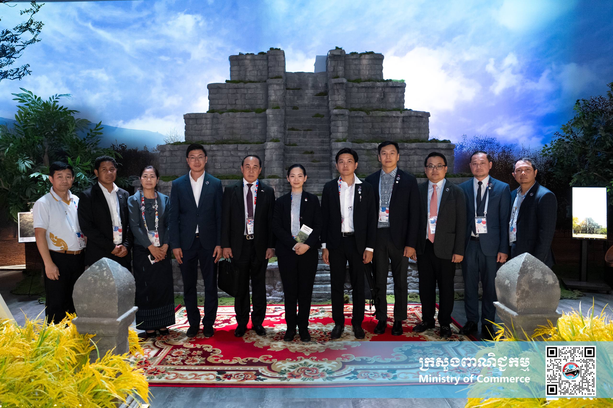លោកជំទាវ ចម និម្មល រដ្ឋមន្ត្រីក្រសួងពាណិជ្ជកម្ម និងជាប្រធានគណៈកម្មការអន្តរក្រសួងដើម្បីរៀបចំ និងចូលរួមពិព័រណ៍ពិភពលោក និងពិព័រណ៍ពាណិជ្ជកម្មអន្តរជាតិ បានអញ្ជើញចូលទស្សនា និងត្រួតពិនិត្យវឌ្ឍនភាពការងាររបស់ពន្លាជាតិកម្ពុជា ក្នុងពិព័រណ៍ពិភពលោក២០២៥ អូសាកា កាន់សៃ ប្រទេសជប៉ុន
