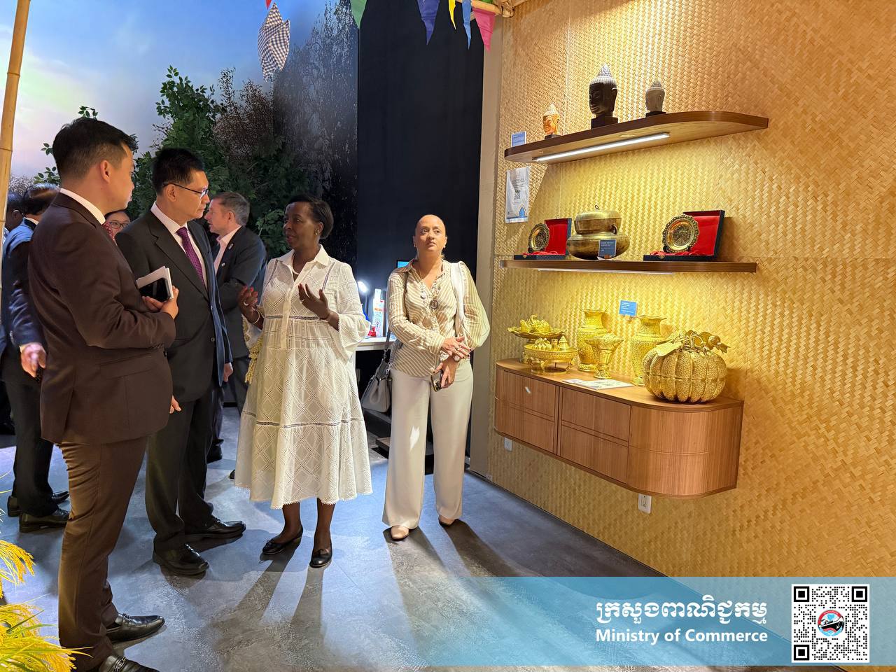 លោកជំទាវ Louise MUSHIKIWABO អគ្គលេខាធិការអង្គការអន្តរជាតិហ្វ្រង់កូហ្វូនី បានអញ្ជើញមកទស្សនាពន្លាជាតិកម្ពុជា ក្នុងពិព័រណ៍ពិភពលោក ២០២៥ អូសាកា កាន់សៃ ប្រទេសជប៉ុន