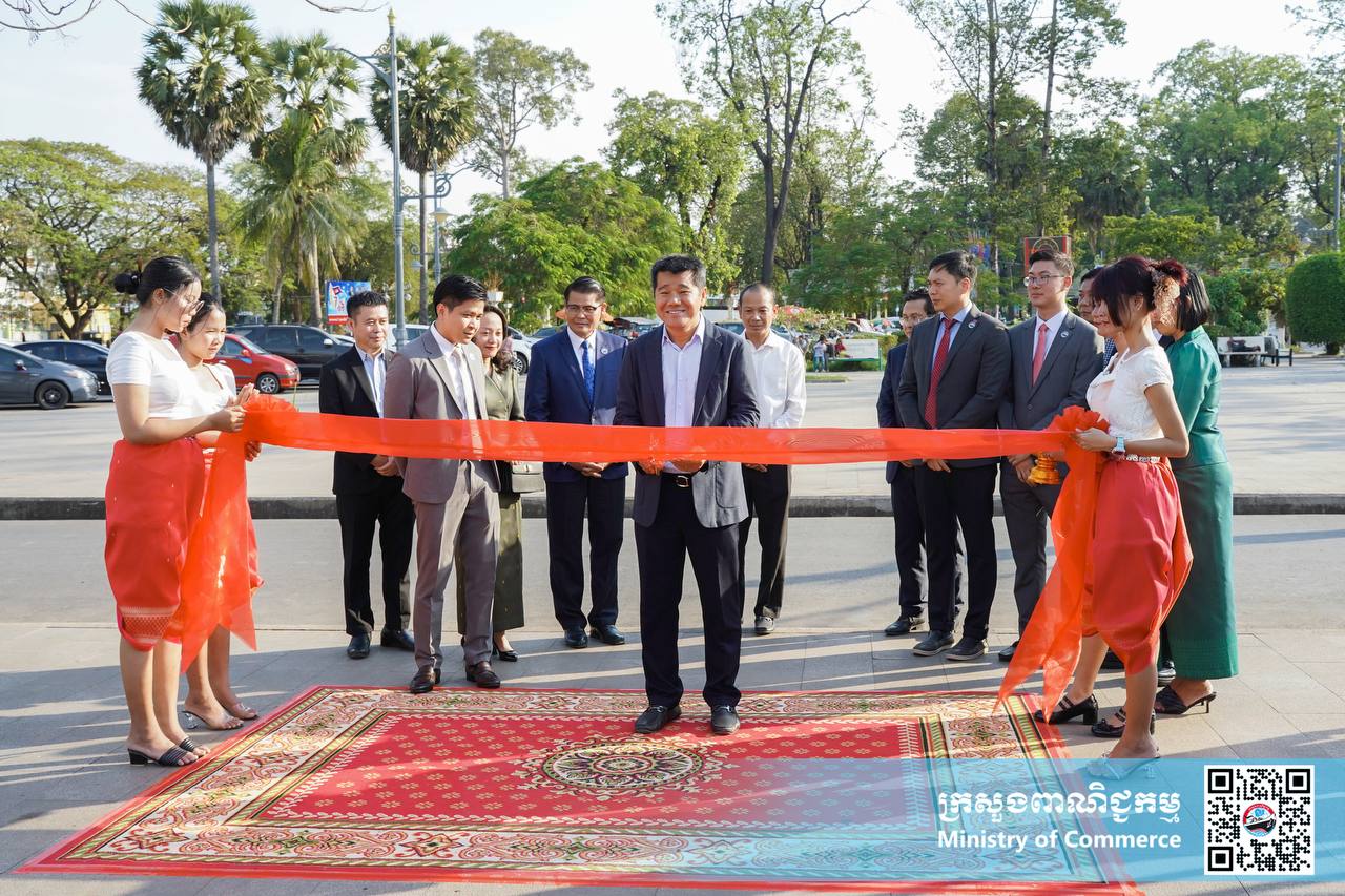 ឯកឧត្តម សំហេង បូរ៉ា រដ្ឋលេខាធិការក្រសួងពាណិជ្ជកម្ម ​អញ្ជើញ​ជាអធិបតី​ក្នុងពិធីសម្ពោធ «ពិព័រណ៍ផលិតផលខ្មែរ និងបន្លែផ្លែឈើ លើកទី១៨» ឆ្នាំ២០២៥ ក្រោមមូលបទ «បង្កើនតម្លៃបន្ថែមនៃអាជីវកម្មបន្លែផ្លែឈើ» នៅខេត្តសៀមរាប