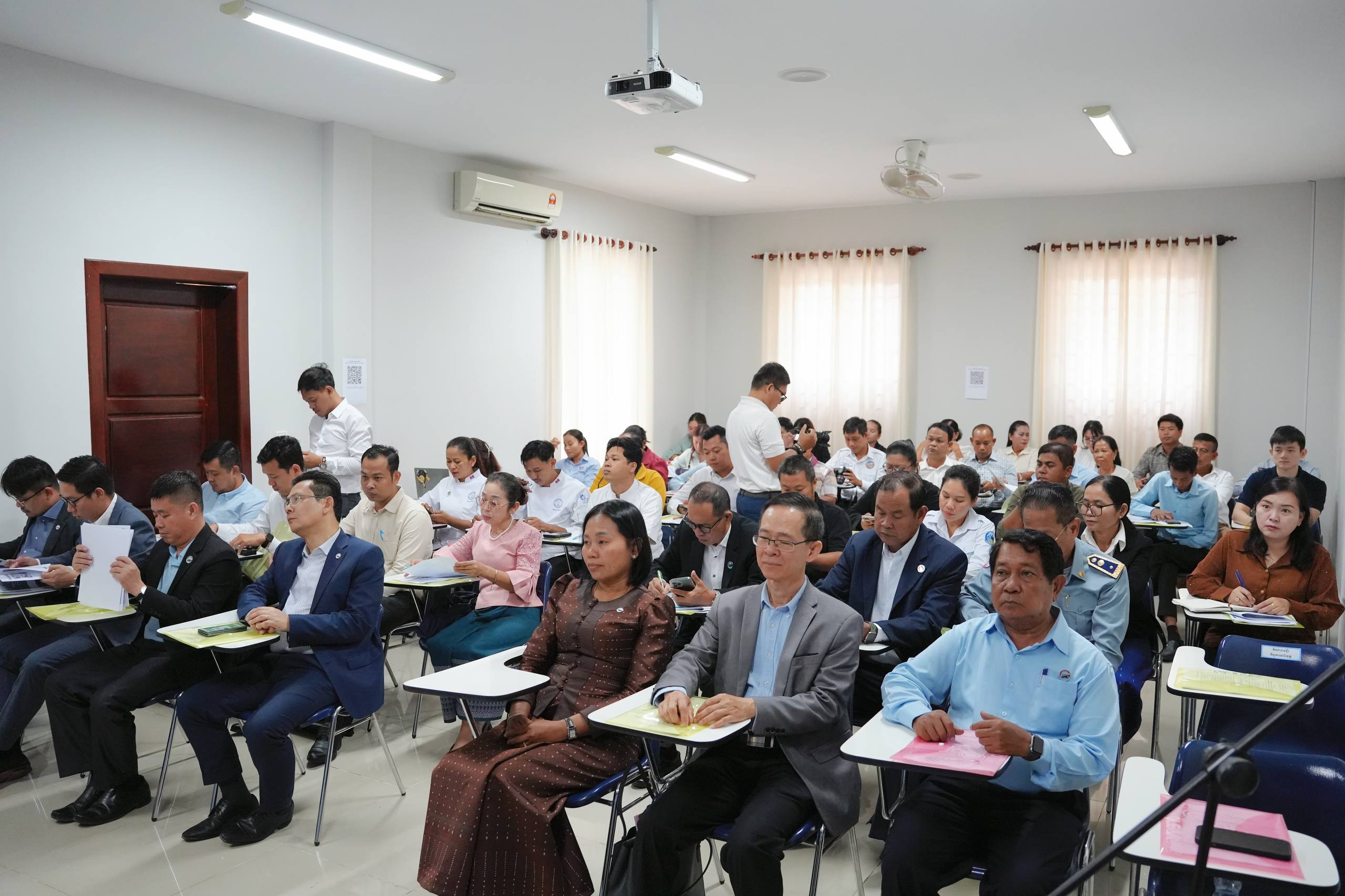 សិក្ខាសាលាស្តីពី «បរិបទថ្មីនៃការប្រើប្រាស់ផលិតផលជាតិប្រកបដោយចីរភាព»៖ ការលើកកម្ពស់តម្លៃផលិតផលខ្មែរក្នុងទីផ្សារទំនើប