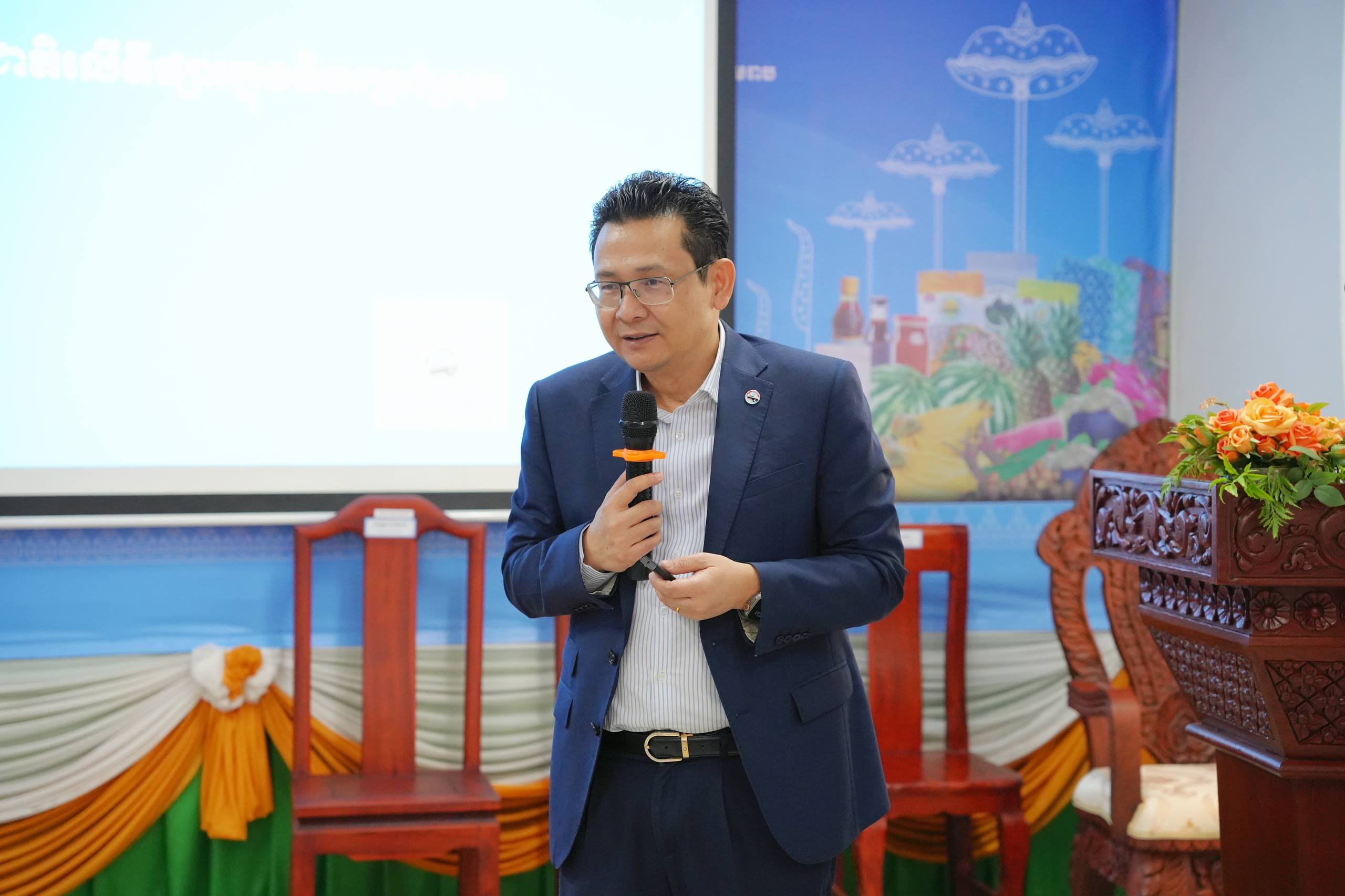 សិក្ខាសាលាស្តីពី «បរិបទថ្មីនៃការប្រើប្រាស់ផលិតផលជាតិប្រកបដោយចីរភាព»៖ ការលើកកម្ពស់តម្លៃផលិតផលខ្មែរក្នុងទីផ្សារទំនើប
