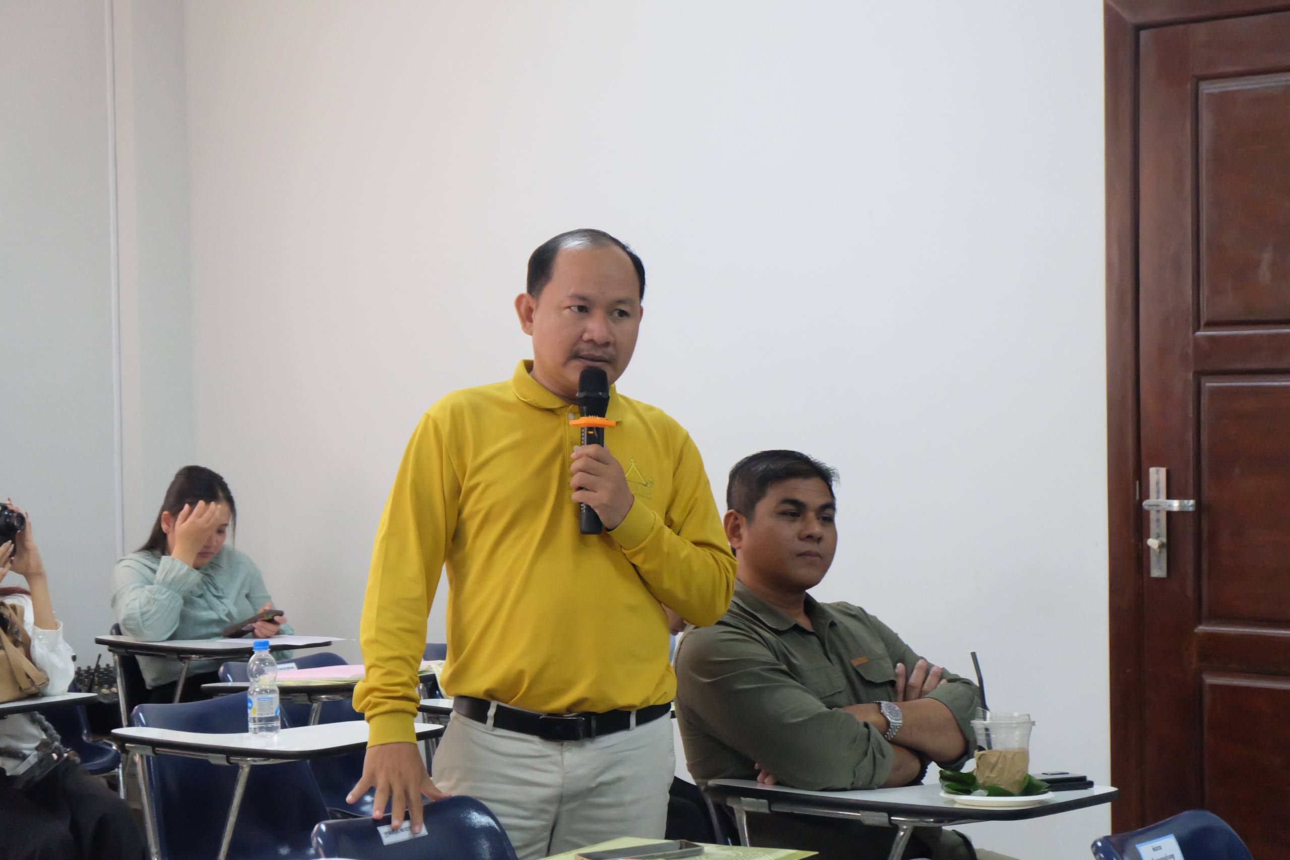 សិក្ខាសាលាស្តីពី «បរិបទថ្មីនៃការប្រើប្រាស់ផលិតផលជាតិប្រកបដោយចីរភាព»៖ ការលើកកម្ពស់តម្លៃផលិតផលខ្មែរក្នុងទីផ្សារទំនើប