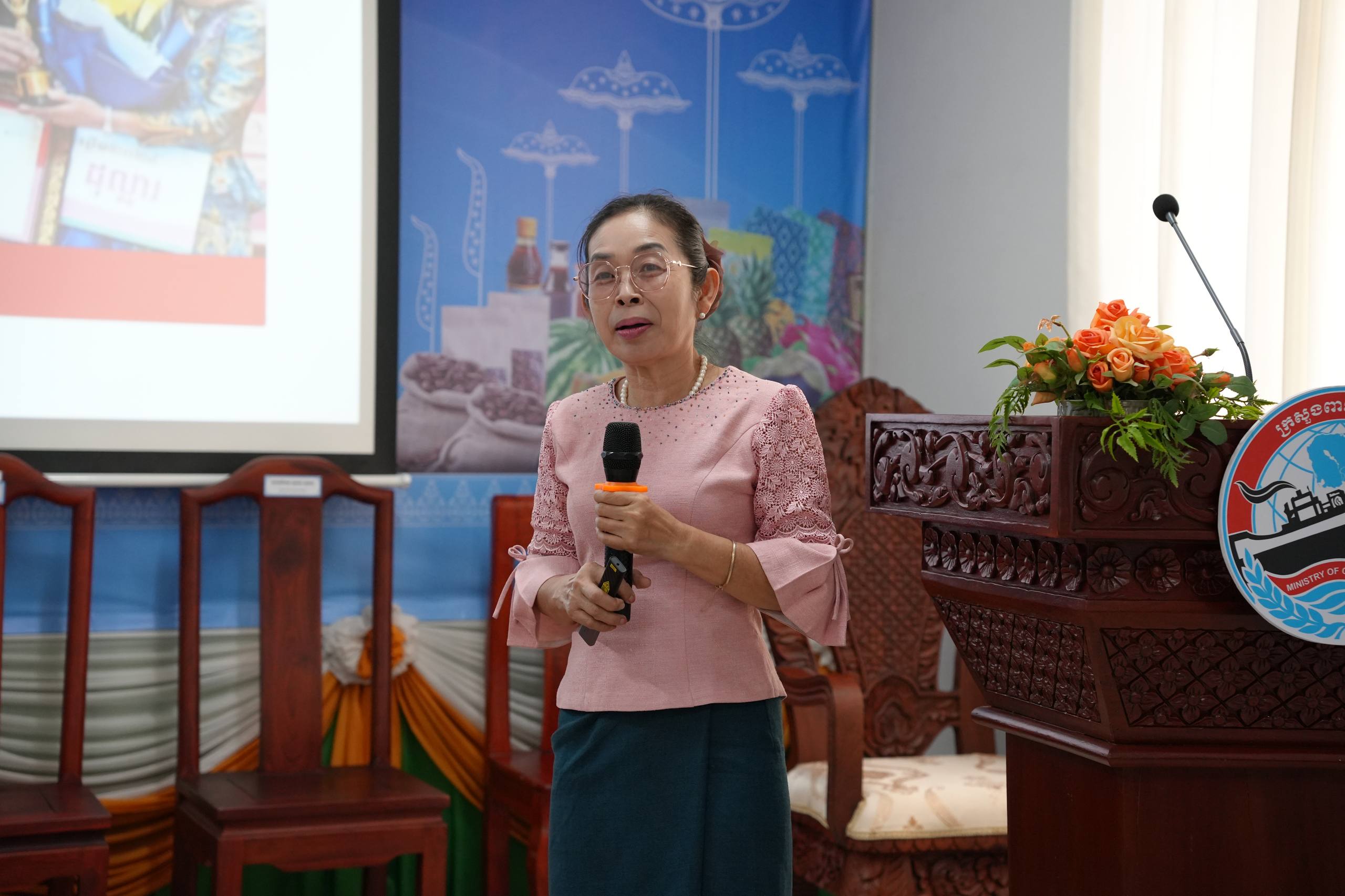 សិក្ខាសាលាស្តីពី «បរិបទថ្មីនៃការប្រើប្រាស់ផលិតផលជាតិប្រកបដោយចីរភាព»៖ ការលើកកម្ពស់តម្លៃផលិតផលខ្មែរក្នុងទីផ្សារទំនើប