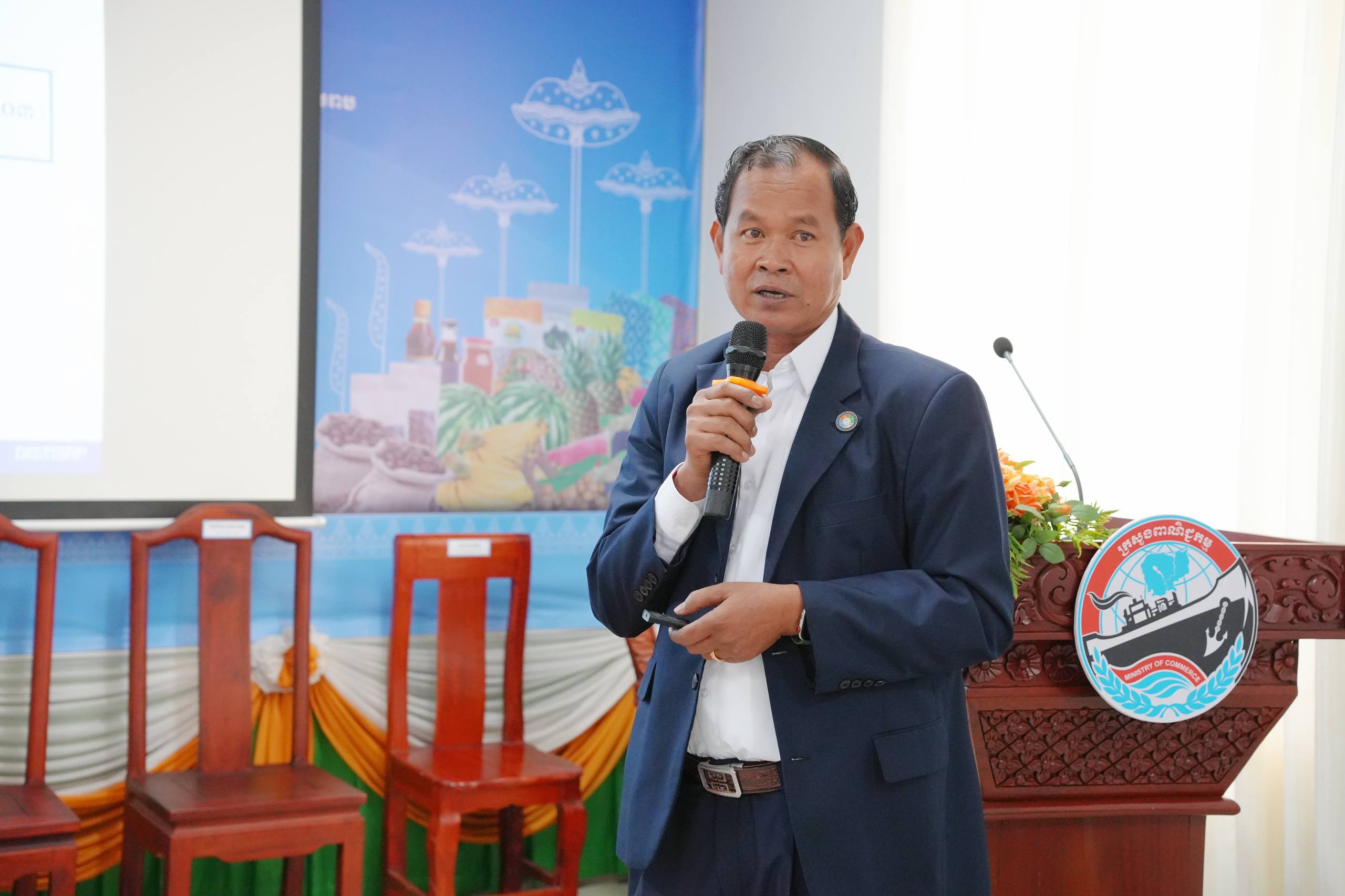 សិក្ខាសាលាស្តីពី «បរិបទថ្មីនៃការប្រើប្រាស់ផលិតផលជាតិប្រកបដោយចីរភាព»៖ ការលើកកម្ពស់តម្លៃផលិតផលខ្មែរក្នុងទីផ្សារទំនើប