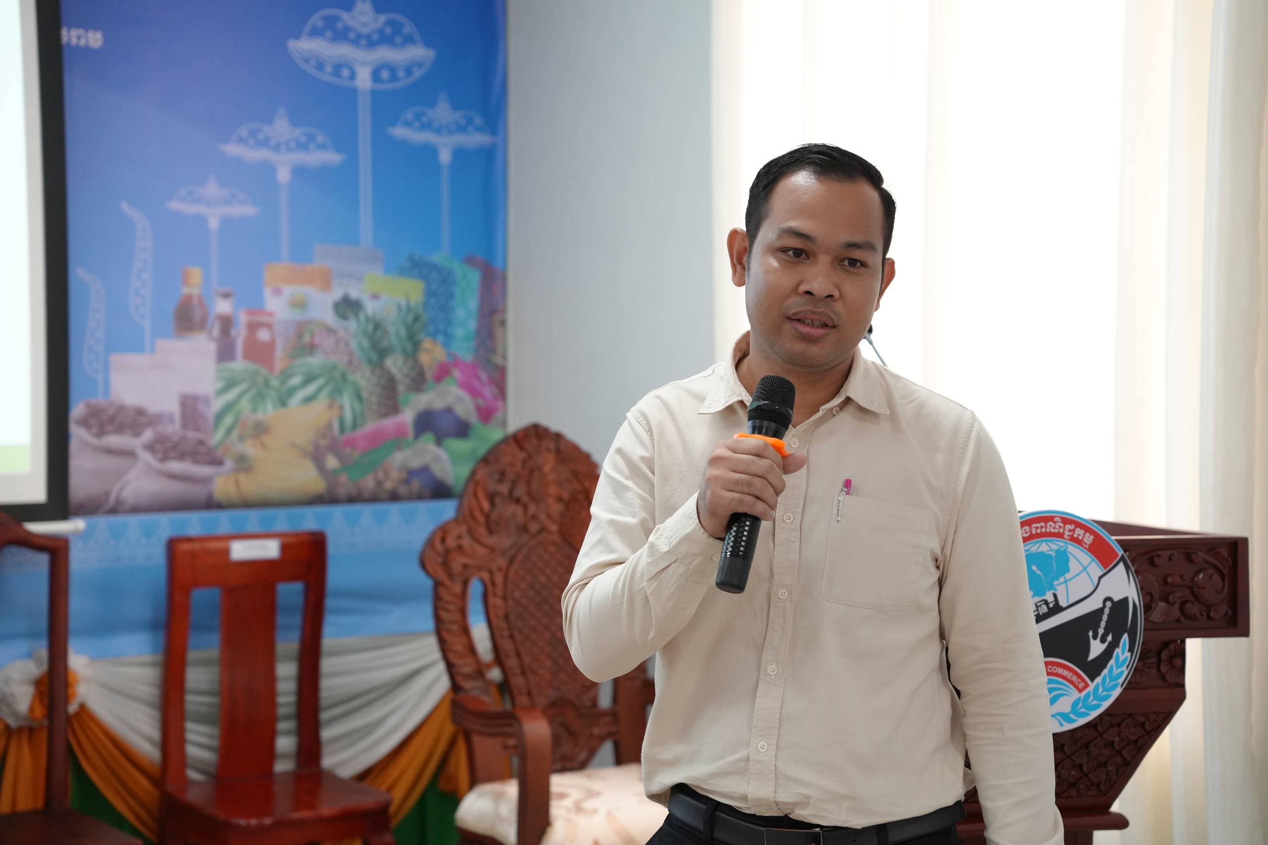 សិក្ខាសាលាស្តីពី «បរិបទថ្មីនៃការប្រើប្រាស់ផលិតផលជាតិប្រកបដោយចីរភាព»៖ ការលើកកម្ពស់តម្លៃផលិតផលខ្មែរក្នុងទីផ្សារទំនើប