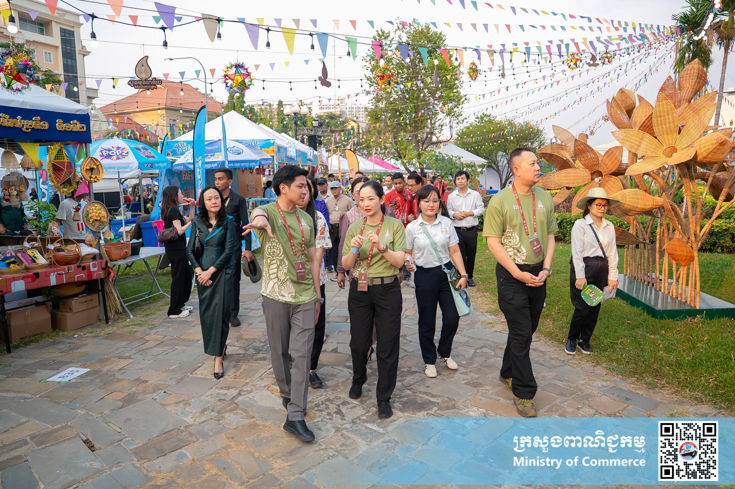 លោកជំទាវ ចម និម្មល រដ្ឋមន្ត្រីក្រសួងពាណិជ្ជកម្ម អញ្ជើញទស្សនា សួនមុនីហទ័យ និងពិព័រណ៍នគរសង្ក្រាន្ត អមព្រឹត្តិការណ៍នគរសង្រា្កន្ត